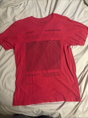 1975 graphic tee